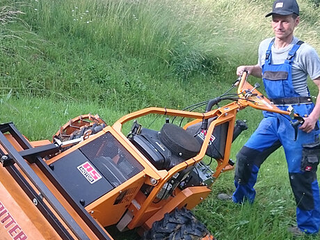 Der AS 901 SM &ndash; Handgef&uuml;hrter Schlegelm&auml;her Nebenfl&auml;chen und Steillagen