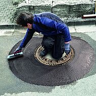 Nadler Stra&szlig;entechnik: Fl&uuml;ssig-Asphalt &ndash; damit der Schneepflug keine Sch&auml;chte ruiniert 