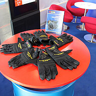 Pirtek auf der bauma 2016: Schutzhandschuh war Highlight am Stand