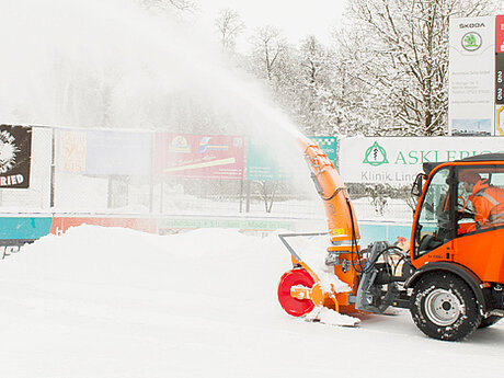 Sichere Stra&szlig;en und Wege bei jedem Winterwetter 