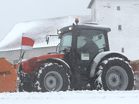 Perfekte Kombination f&uuml;r den Winterdienst mit Traktoren