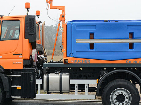 Unimog U530 mit Winterdienstger&auml;ten von Bucher Municipal