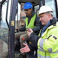 Ausbildung gibt Sicherheit &ndash; Olaf Gottschalk schult die F&uuml;hrung von Baumaschinen