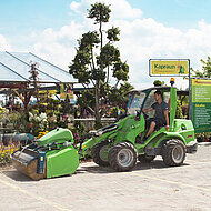 AVANT Multifunktionslader - Allrounder im Pflanzen- und Gartencenter Kapraun