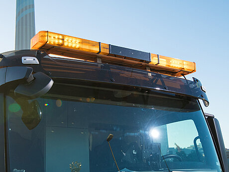 H&ouml;chste Sichtbarkeit f&uuml;r den Arbeitseinsatz mit der H&auml;nsch-Balkenanlage DBW 975 LED