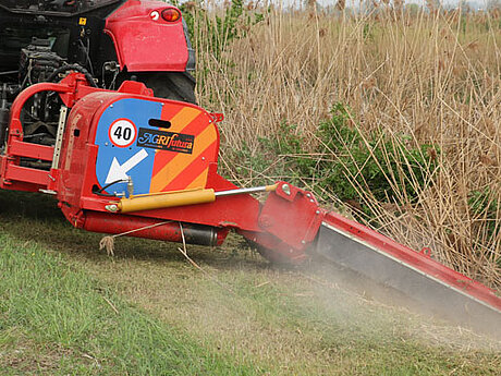 Schlegelmulcher von SEPPI M.  im Einsatz unter schwierigsten Bedingungen