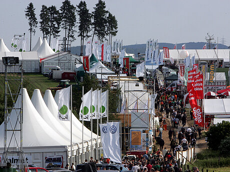 Motto der KWF-Tagung 2012: &bdquo;Faszination Forstwirtschaft &ndash; Durch Zusammenarbeit gewinnen&ldquo;