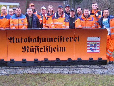 AM Rüsselsheim: Frühjahrsputz auf Deutschlands verkehrsreichsten Straßen