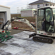 Anwenderbericht D&uuml;rr Garten- & Landschaftsbau mit Hunklinger Pflastergreif 
