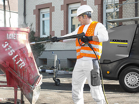 Hei&szlig;wasser-Hochdrucktrailer f&uuml;r den autarken Einsatz