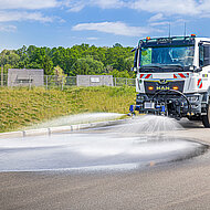 Effiziente Reinigung von Stra&szlig;en und Pl&auml;tzen mit Schwemmtechnik