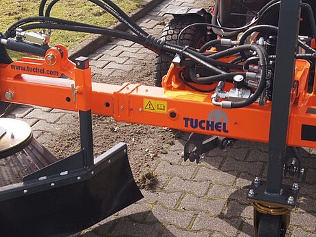 Tuchel Wildkrautb&uuml;rste WB 750 gegen das Wildkraut