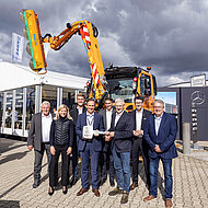 &Uuml;bergabe eines Zweiwege-Unimogs an die Verkehrsbetriebe Karlsruhe