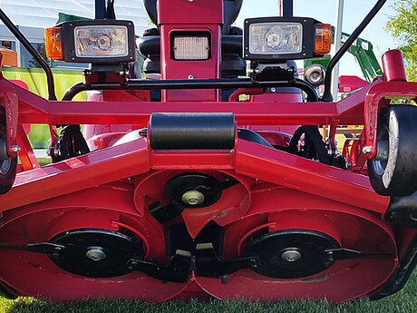 Neuer Toro Frontsichelm&auml;her mit Fangbox und Hochentleerung