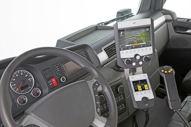 Weiterentwicklung: Schmidt Bedienpulte jetzt mit Sprachbestätigung und Heckkamera-Integration