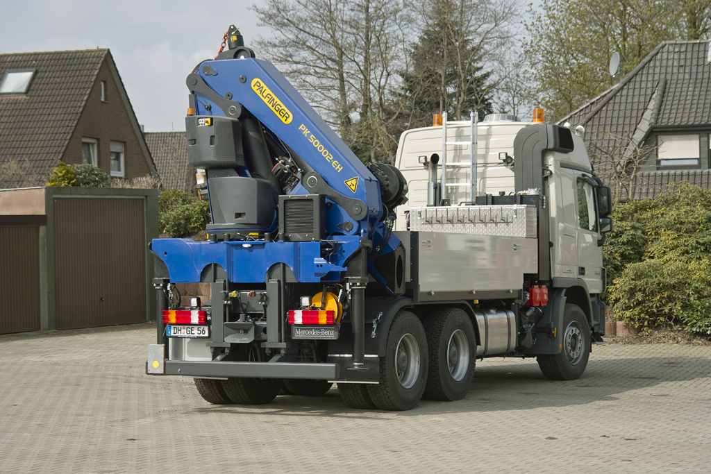 Wintershall nutzt das Kranfahrzeug auch als Zugmaschine für Tieflader. Wintershall nutzt das Kranfahrzeug auch als Zugmaschine für Tieflader.