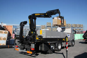 Drei neue Volvos FH 420, best&uuml;ckt mit Palfinger-Ladekranen 