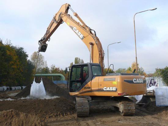 Der Case CX210B Raupenbagger kann mit zehn verschiedenen Hydraulik-Voreinstellungen arbeiten