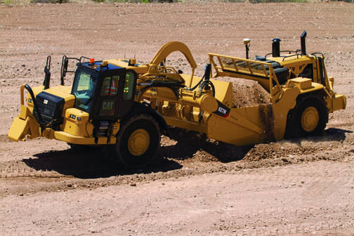 Die neuen Cat Sch&uuml;rfz&uuml;ge gibt es als in verschiedenen Varianten, das Bild zeigt einen Doppelmotor Sch&uuml;rfzug mit Push-Pull-Einrichtung, ausger&uuml;stet mit Grade-Control und ProductLink f&uuml;r das Flottenmanagement. 