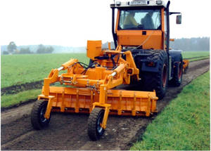 Der P&Ouml;MA- Anbaugrader AG 225