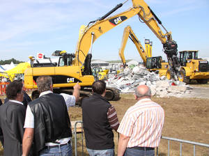 Mir der auf die Recyclingbranche zugeschnittenen Baumaschinen sorgte Zeppelin f&uuml;r Gespr&auml;chsstoff. 
