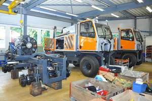 Selbstfahrende Schneer&auml;umfr&auml;sschleuder ROLBA von Zaugg bei der Endmontage in der neuen Produktions- und Montagehalle der ZAUGG AG EGGIWIL in B&auml;rau