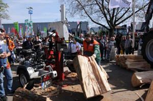 Vom 13. - 15. April 2012 verwandelt sich das Messegel&auml;nde Offenburg w&auml;hrend der dreit&auml;gigen Forst live in ein wahres &lsquo;Brennholzmekka&rsquo;, das Energie-Alternativen aufzeigt. (Foto: Forst live GmbH)