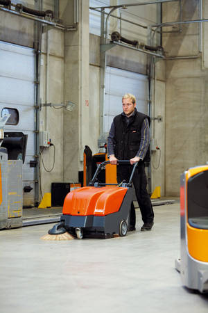 Neu: Hako-Hamster 650 - robuste Kompakt-Kehrsaugmaschine