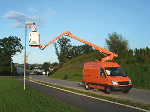 PD 135 V bei der Wartung von Stra&szlig;enlaternen