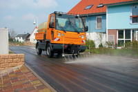 Eine von vielen Einsatzm&ouml;glichkeiten: Multicar FUMO mit Schwemmbalken von Reinex