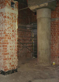 Eine komplette Entkernung war notwendig bevor mit den Sanierungsarbeiten begonnen werden konnte 