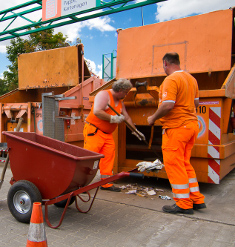 Arbeiten auf einem Recyclinghof BSR