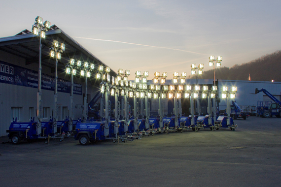 Ein Teil der Doosan Lichtmasten L6 w&auml;hrend der &Uuml;bergabe