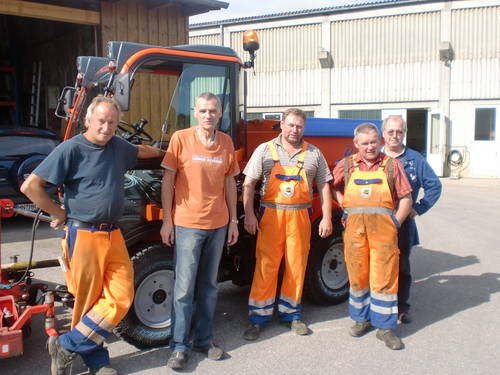 Winterdienstfahrer Herr Waigel, Bauhofleiter Herr Jansa, dessen Stellvertreter Herr Huber, Werkstattmitarbeiter Herr Bertelmann und Herr Jakobs, Werkstattmeister der Firma Wilhelm Mayer